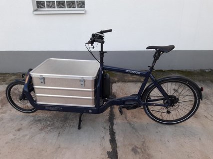 Cargo bike with transport box