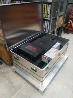 Box for transporting large, heavy goods