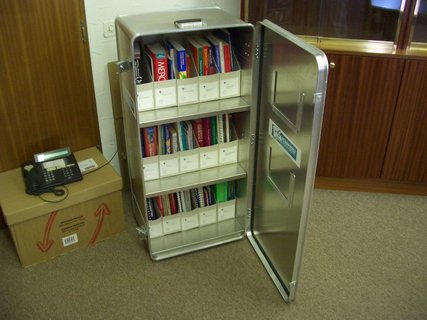Kiste zum Transport von Büchern