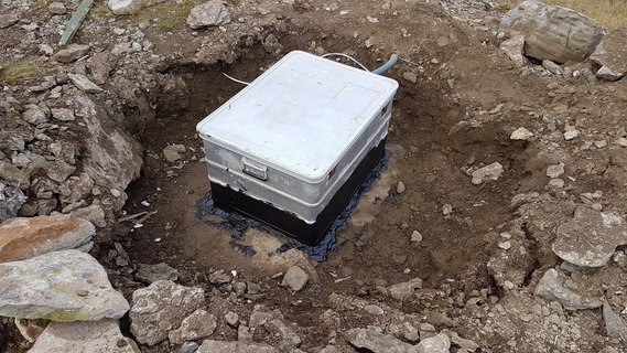Transport boxes with built-in sensors for earthquake research