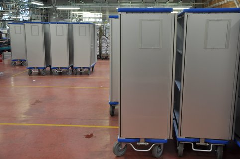 Cupboard trolley for equipping of laundry