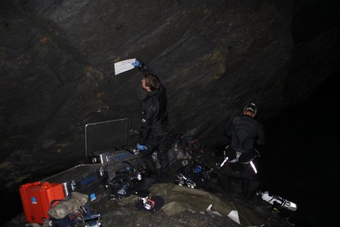 Cajas en expedición de buceo