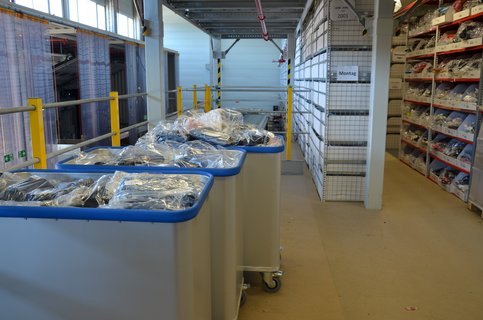 Kommissionierwagen mit Federboden