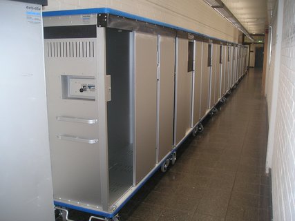 Kleider- und Kostümwagen