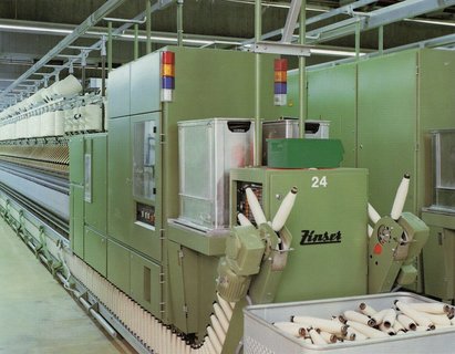 Tube doffer box on the ring spinning machine Tube doffer box on the ring spinning machine