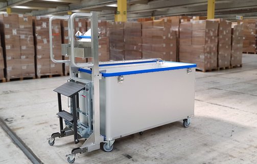 Order-picking trolley with pushind aid