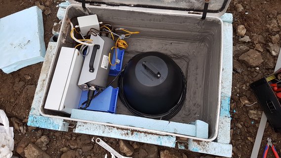Transport boxes with built-in sensors for earthquake research