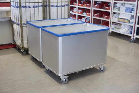 Spring-loaded base trolley in laundry Spring-loaded base trolley in laundry