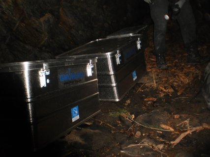 Cajas en expedición de buceo