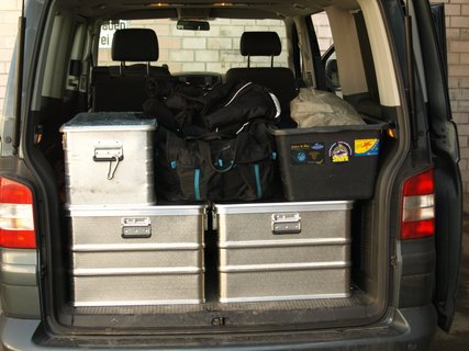 Cajas en expedición de buceo